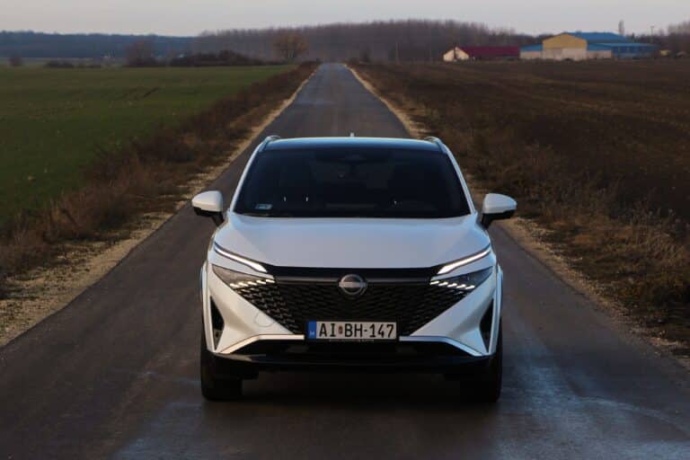 Ilyen autók menthetik meg a Nissant!