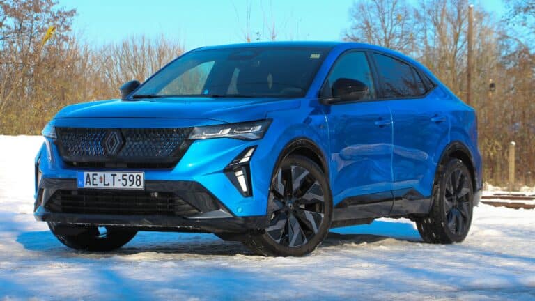 A Rafale az egyik leglátványosabb SUV-kupé ma az újautó-piacon