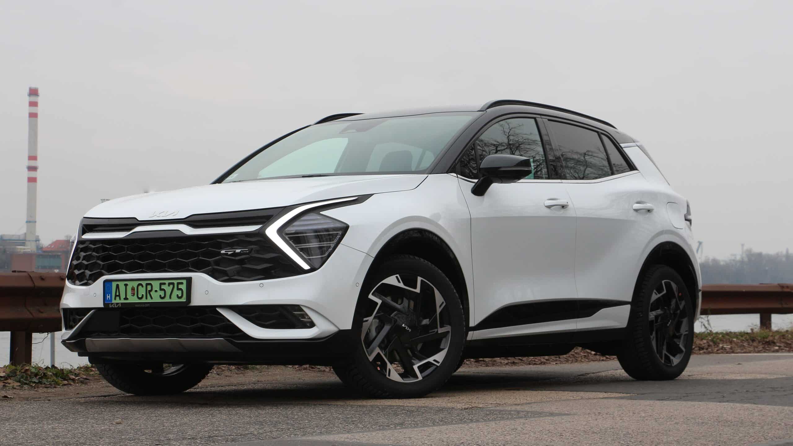 Érdemes-e várni a frissített verzióra? - Kia Sportage PHEV teszt