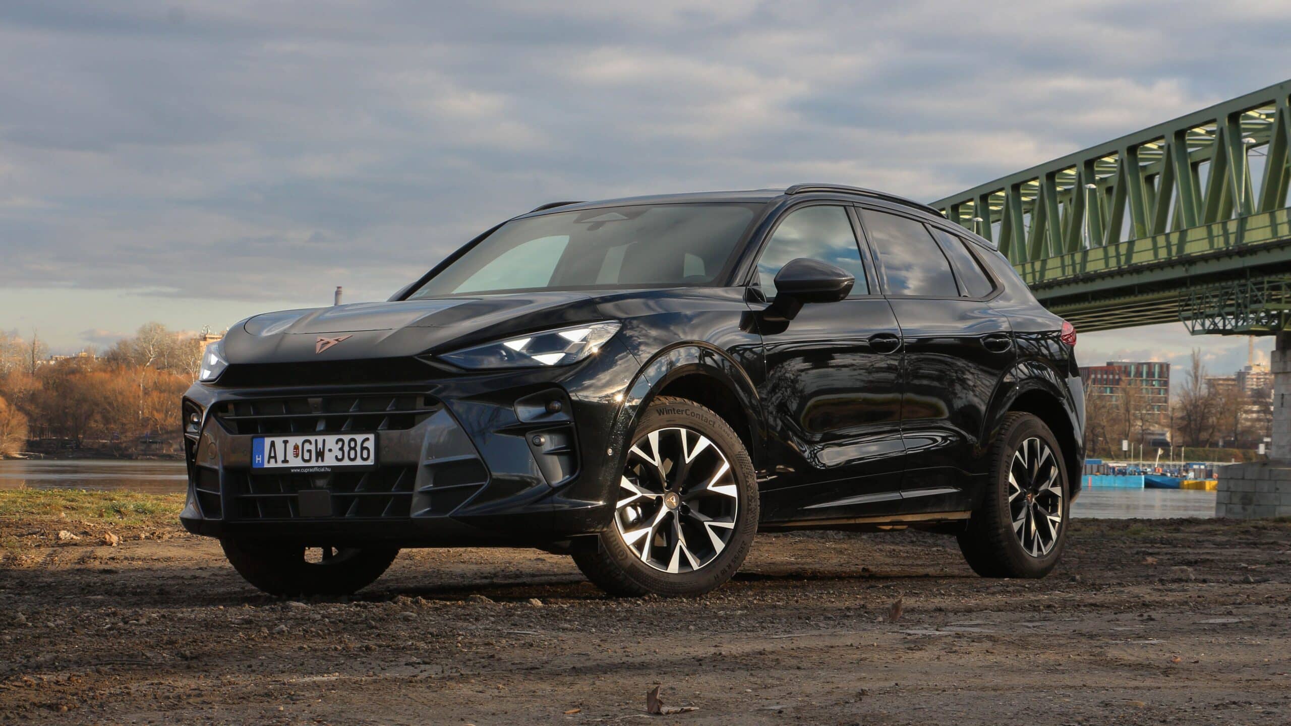 Vajon a magyar utakon is boldogul a hazai gyártású Cupra?