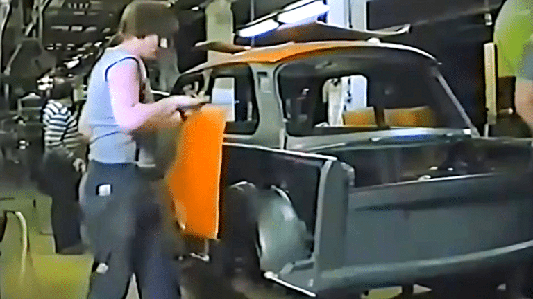 Videó: így készültek a Trabantok és a Wartburgok az NDK-ban!