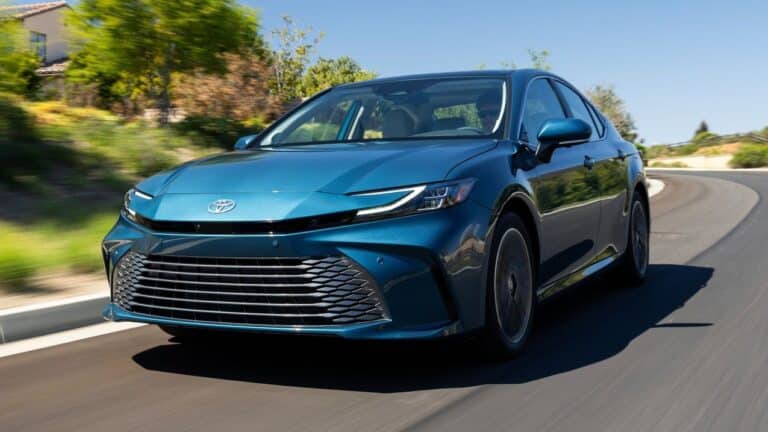 Videó: Ismerd meg közelebbről a Toyota Camryt!