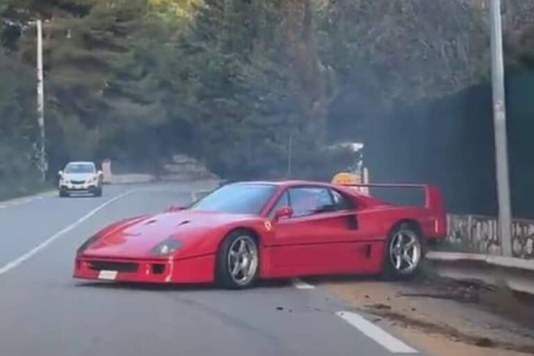 Csúnyán összetört az F1-es versenyző méregdrága Ferrarija!