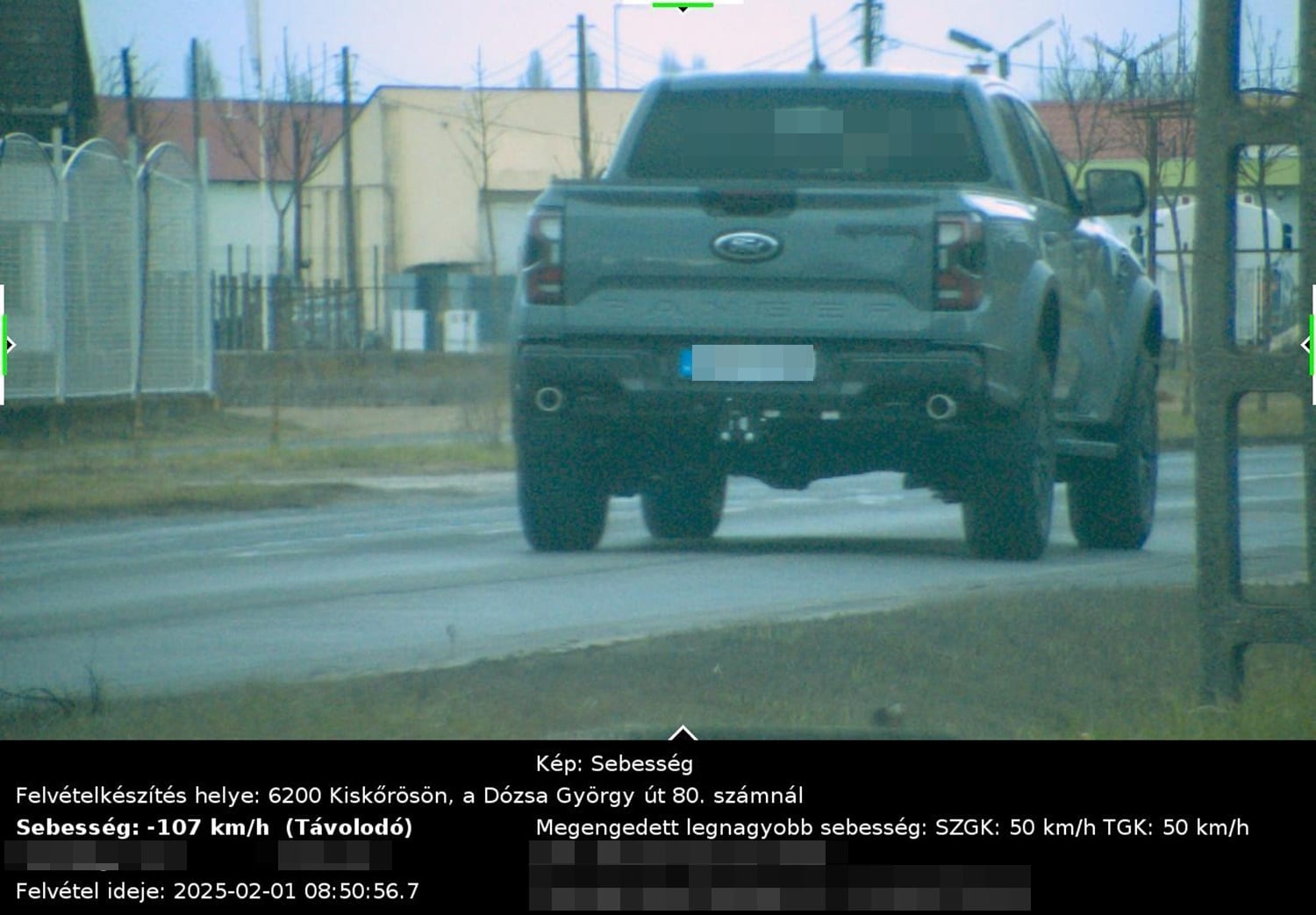 Csúnyán beleszaladt a traffipaxba egy Ford Ranger Kiskőrösön