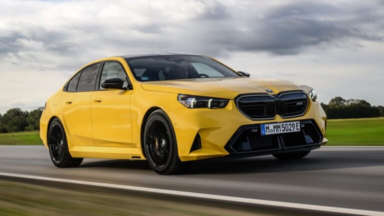 Ezek után mondd, hogy nem igazi M5 a BMW hibrid újdonsága!