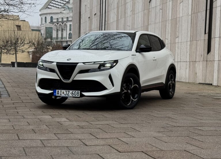 Már itthon az Alfa Romeo Junior! Kipróbáltuk és mutatjuk, mennyiért viheted!