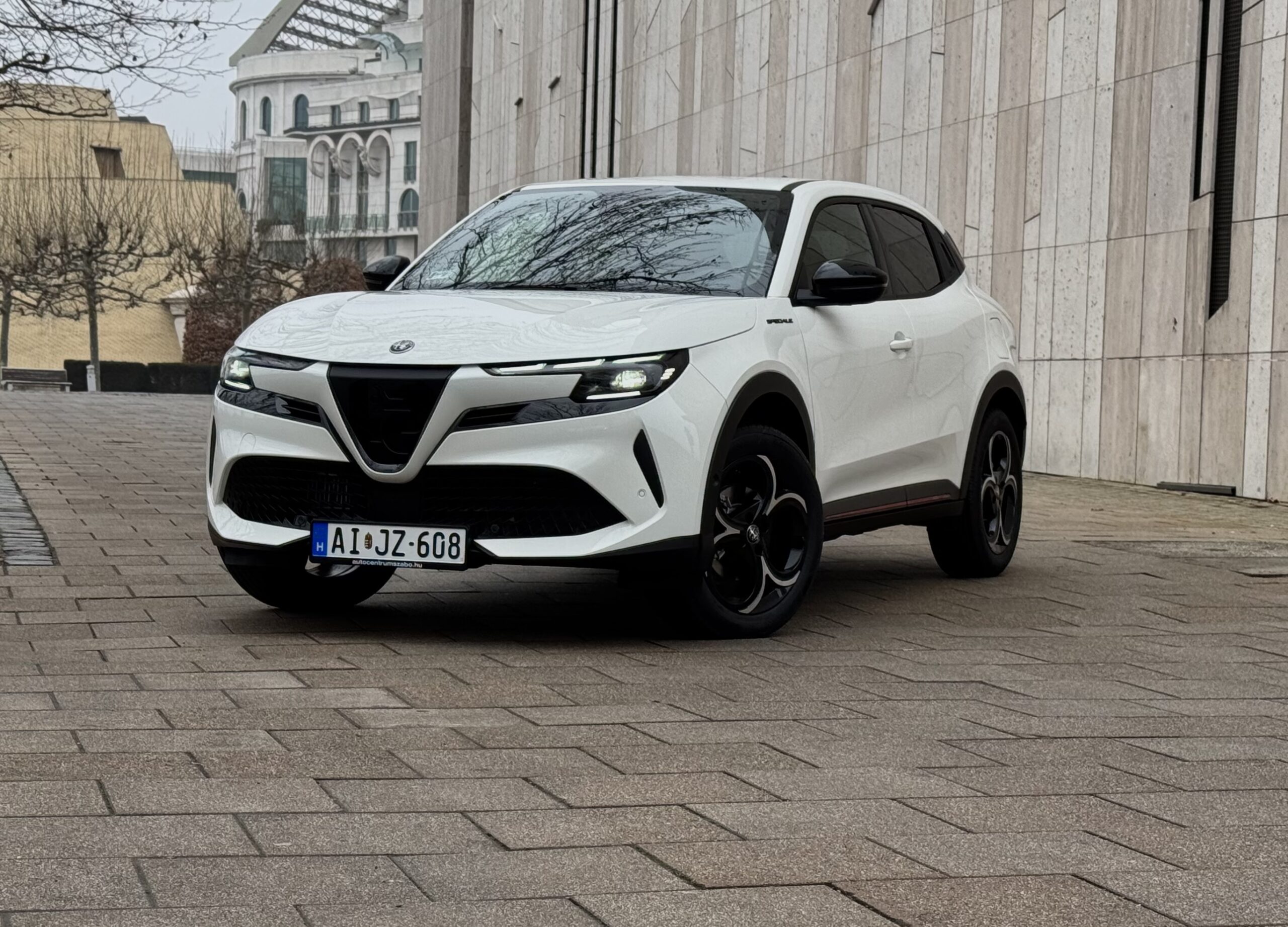 Már itthon az Alfa Romeo Junior! Kipróbáltuk és mutatjuk, mennyiért viheted!