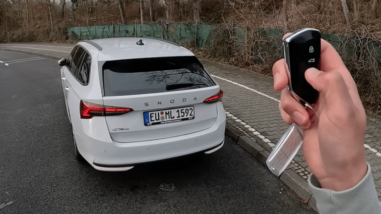 Ezzel villognak majd le a céges kiskirályok: végsebességteszten az új, TDI Octavia!