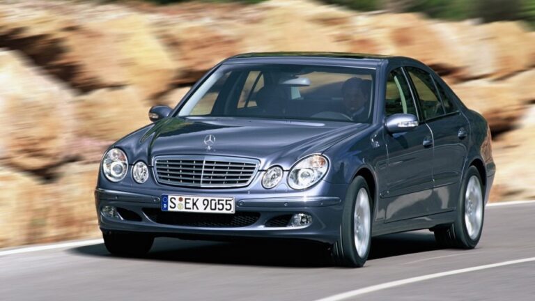 Vajon tudja még a 230 km/órát a 300 ezret futott, dízel Mercedes az Autobahnon?