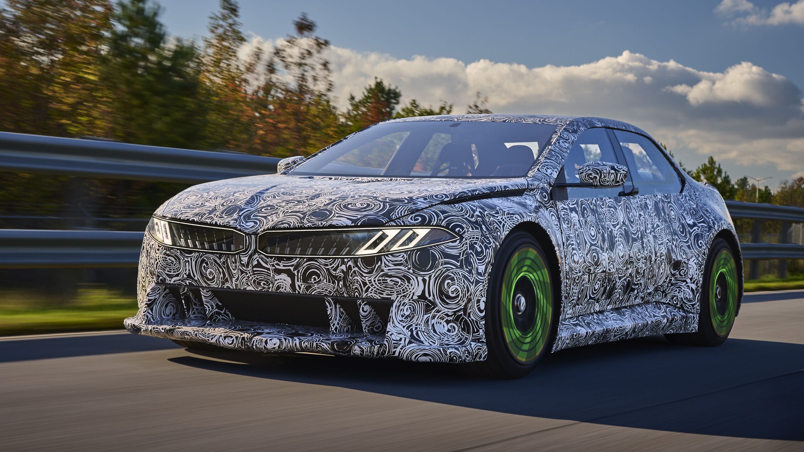 Ez lesz az új divat? Világító felniken gurul a BMW tanulmányautója