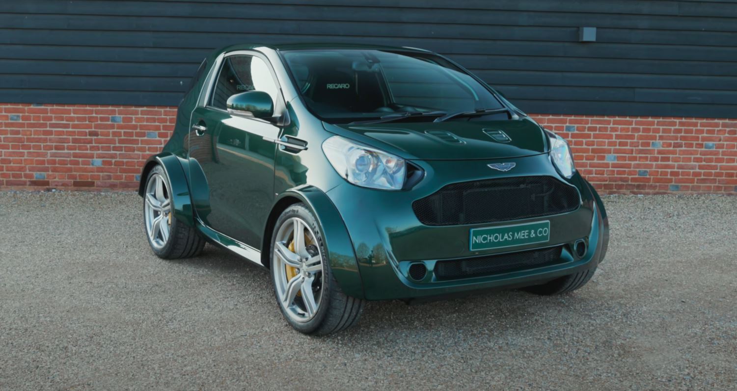 V8-as motorral eladó az Aston Martinná átemblémázott Toyota iQ