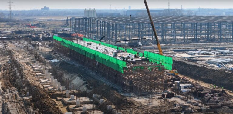 Rohamtempóban dolgoznak a szegedi BYD gyáron, itt tart most az építkezés!