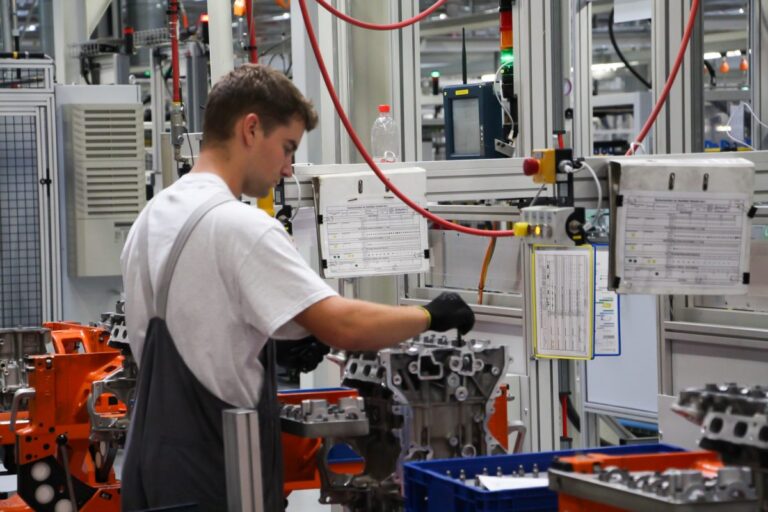 Kezdhetnek aggódni az autógyárakban dolgozó munkások?