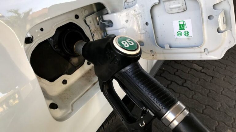 Ismét ellentétes irányba mozdulnak az üzemanyagárak csütörtökön