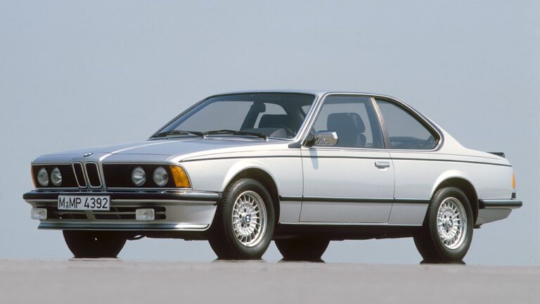 Online katalógusba rendezte 80 év típusait a BMW