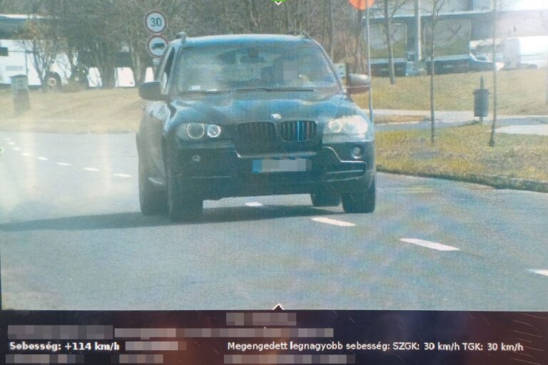 BMW száguldott el 30 helyett 114 km/órával a traffipax előtt