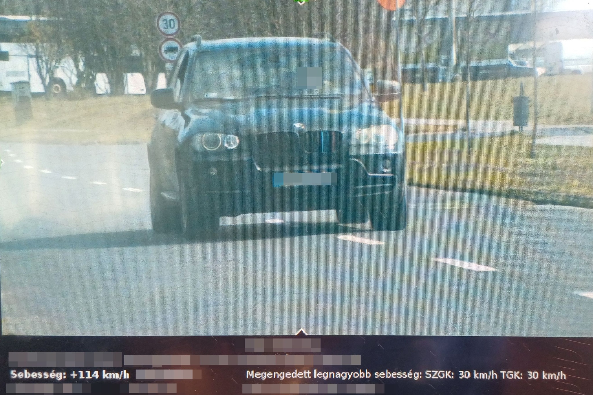 BMW száguldott el 30 helyett 114 km/órával a traffipax előtt