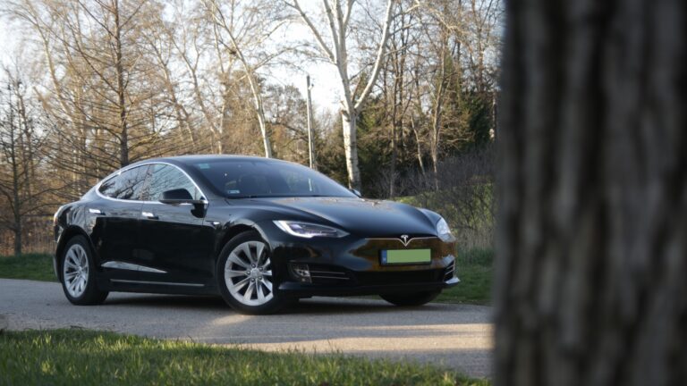 Tesla Model S tízmillió forint alatt? Íme egy példa 2018-ból!