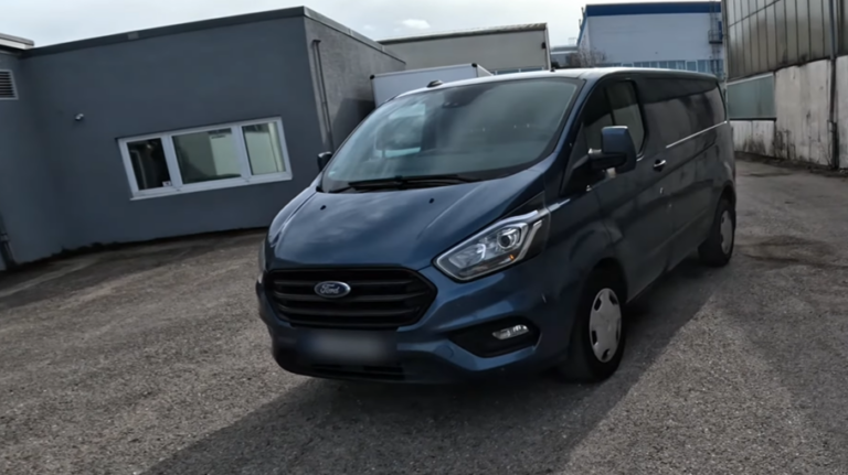 Melósfurgon padlógázon? Vegsebesség-teszten a dízel Transit Custom!