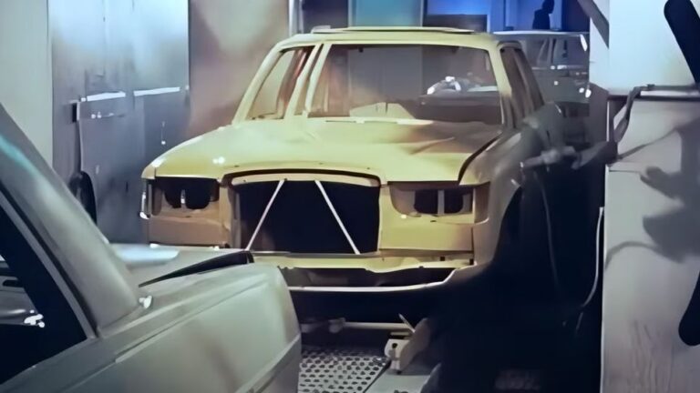 Így készült a Mercedes S-osztály első generációja! Bepillantás a gyártósorra!
