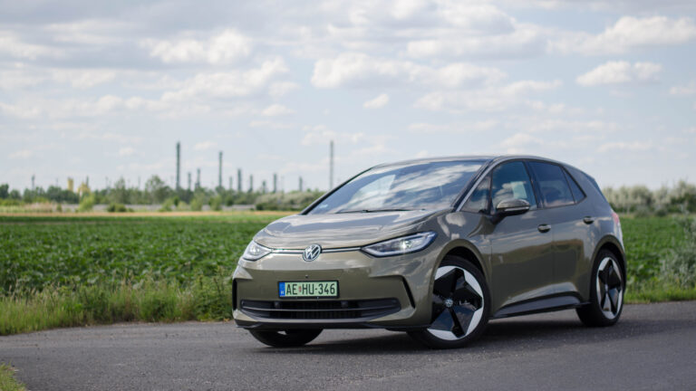 Íme a számok: még mindig a villanyautókba fektetnek a legtöbbet az autógyártók