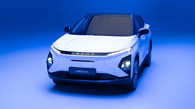 Ajándék töltési kerettel debütált itthon az Omoda limitált szériás modellje
