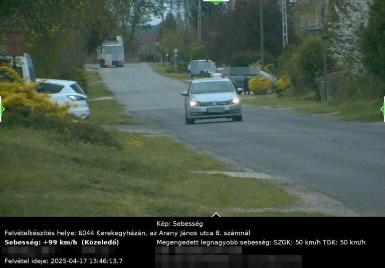 Lakóházak között 99 km/órával, ekkora bírságot kapott!
