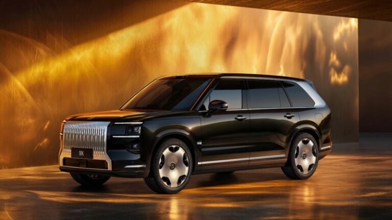 Itt egy újabb óriási hibrid SUV Kínából, ami nem menti meg a bolygót