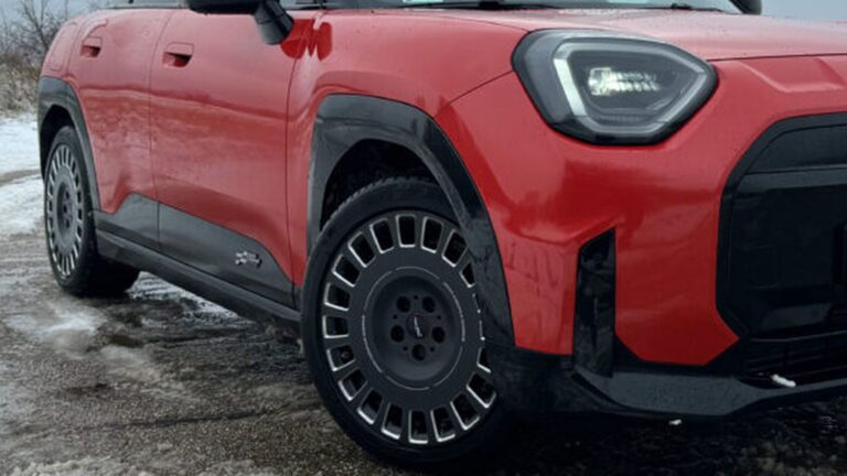 Újabb autómárka jött rá, kellenek a belső égésű motorok!