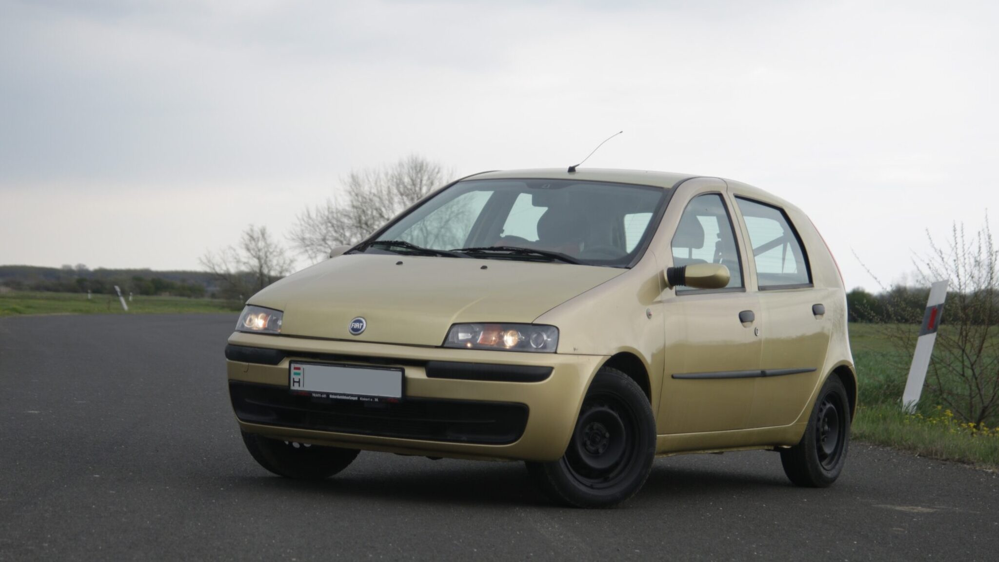 Milyen autót vegyél egymilliós keretből? Mondjuk ezt a 450 ezres Puntót!