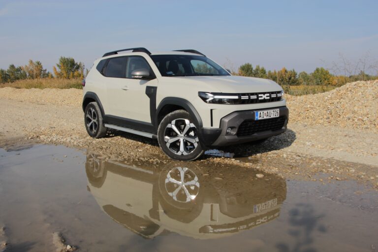 Ez a valaha létezett legjobb Dacia Duster? Teszten a full hibrid változat!
