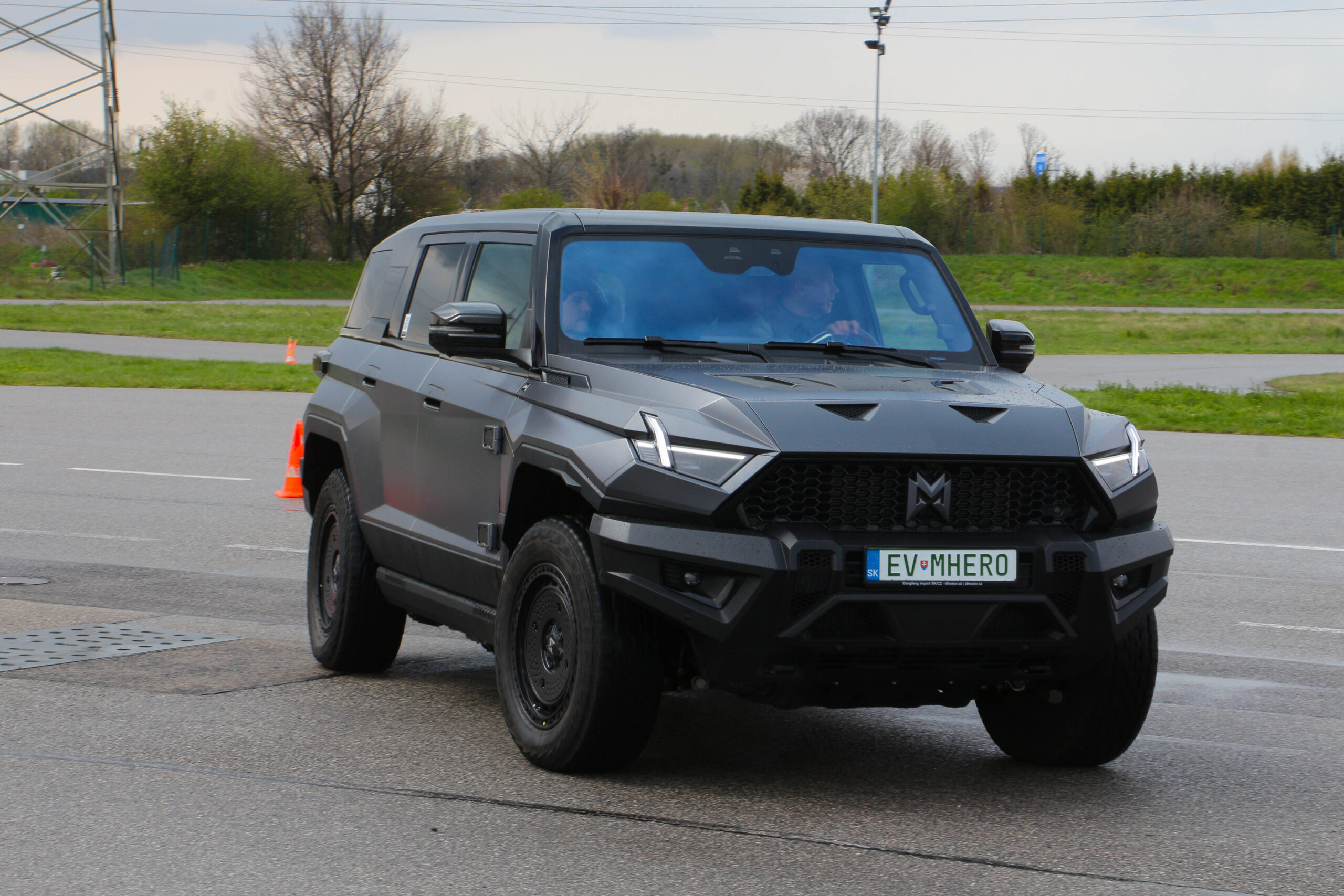 Kínai terepjáró ennyi pénzért? Kipróbáltuk! - Dongfeng MHERO 1 menetpróba