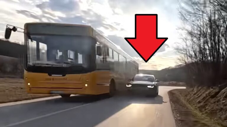 Videó: beláthatatlan kanyarban előzte a buszt az Audival, majdnem tragédia lett belőle!