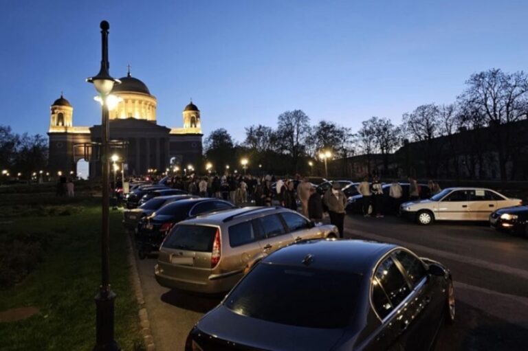 Meglepetés: illegálisan átalakított autókat találtak a rendőrök egy tuningtalálkozón