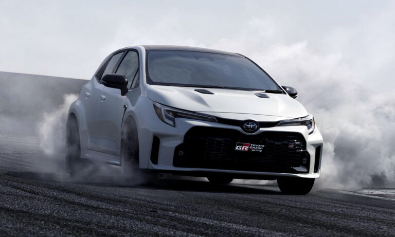 A Toyota-vezér szerint igazi sportautó csak benzinmotoros lehet