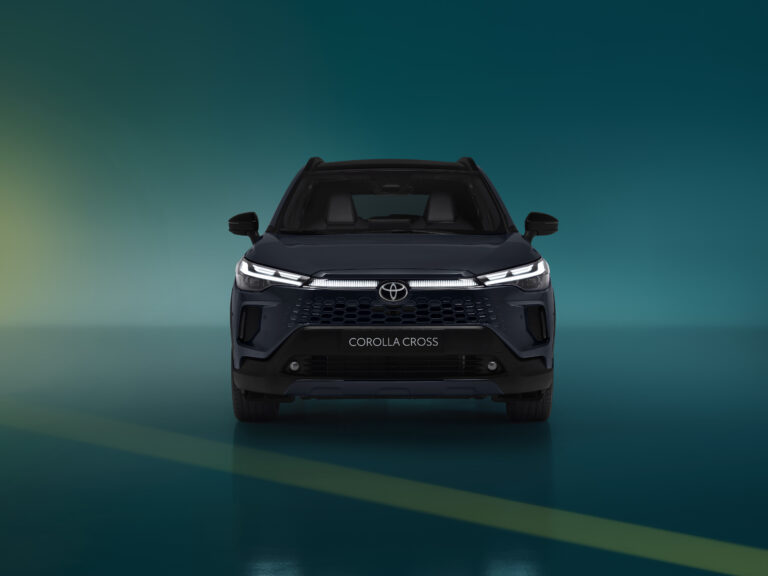 Ráncfelvarráson járt a Toyota Corolla Cross, íme az újdonságok!