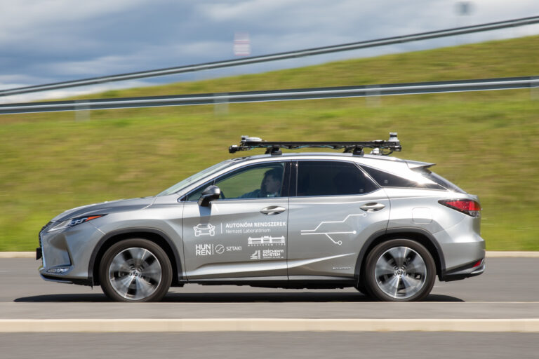 Ez lesz a jövő? Gőzerővel fejlesztik itthon az MI alapú járműveket!