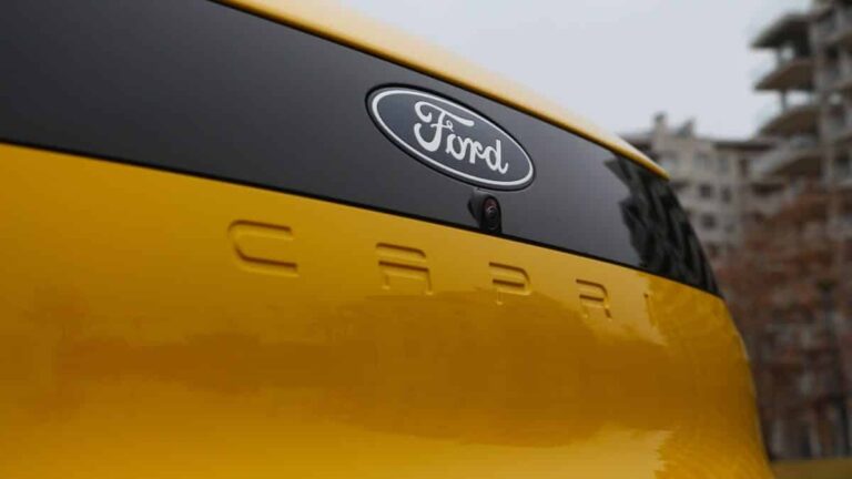 Áll a bál a Fordnál: óriási sztrájk jön a kölni üzemben!