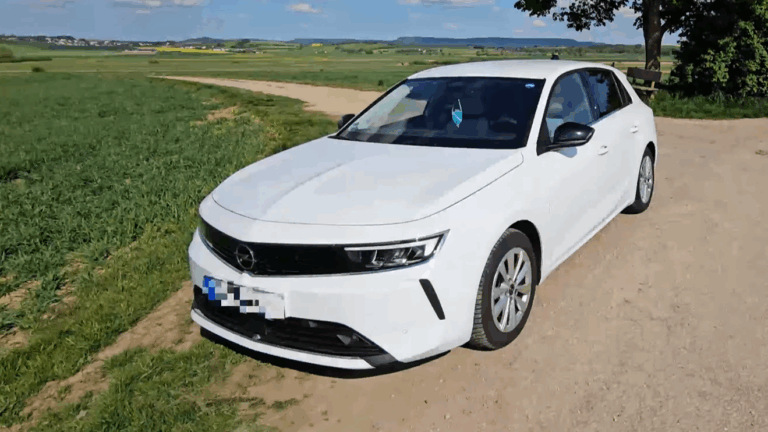 Így ordít az új Opel Astra francia háromhengerese 200 km/h felett!