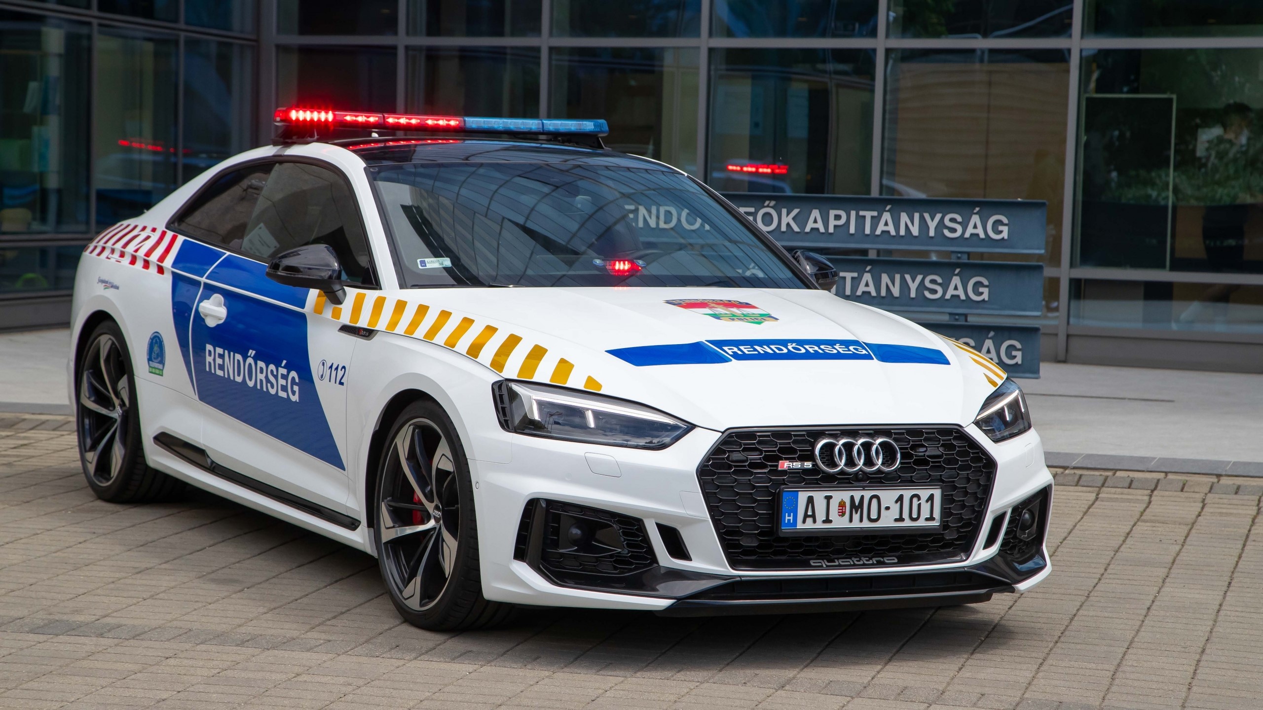 Már dílerektől elkobzott autókkal is vadászhat a bűnözőkre a rendőrség!