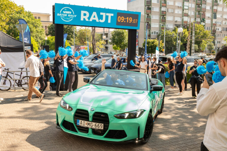 Másfél millió forintba került Budapestről Hatvanba autózniuk, mégis örömmel tették!