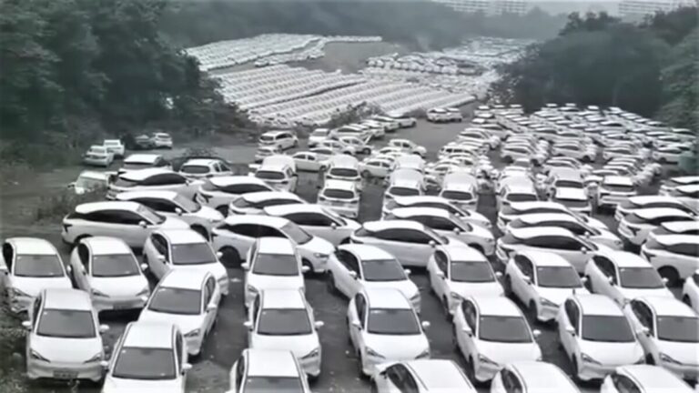 Ororszországba exportálná a kínai kormány a több ezer eladhatatlanul porosodó villanyautót