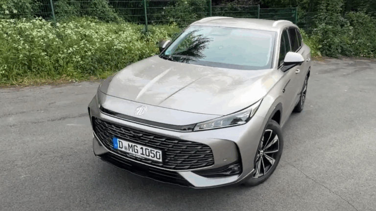 Végsebesség-teszten az MG HS! Vajon tudja a 200 km/órát?