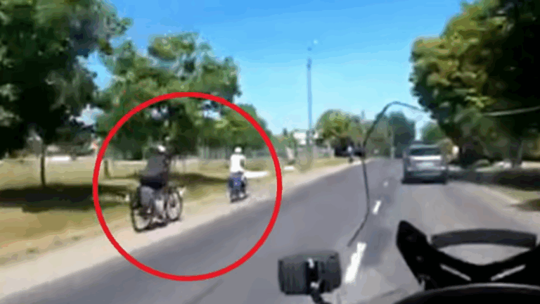 Videó: főúton kerékpároztak a forgalommal szemben, aztán jött a rendőr