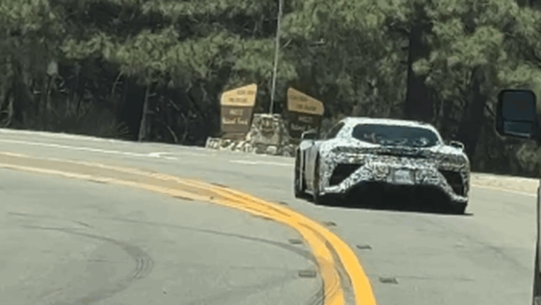 Lencsevégre kapták a Lexus új sportautóját!