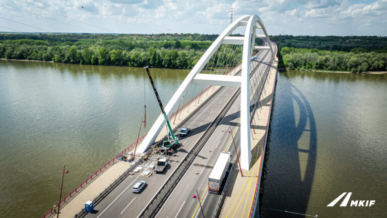 Mégsem zárják le egy teljes hónapra ezt a Duna-hidat!