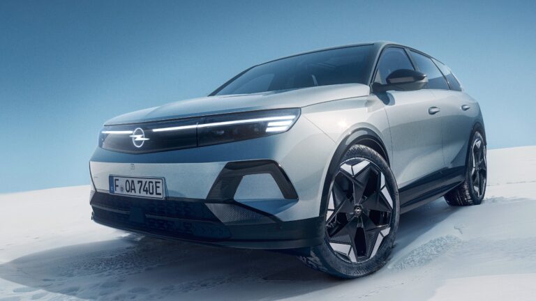 Összkerékhajtással is bemutatkozott az elektromos Opel Grandland!