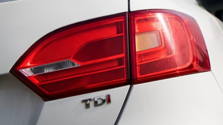 Mégis kell a benzines és a dízel is? Már nem csak a villanyautó-hirdetésekre telefonálnak többen!