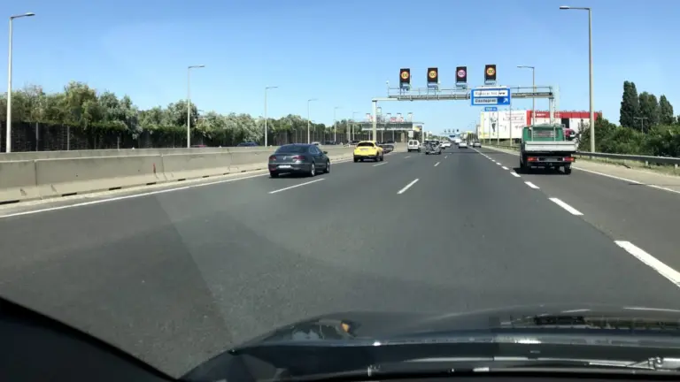 Ezt itthon is sokan kérik! Itt már büntetnek az indokolatlanul lassú haladásért!