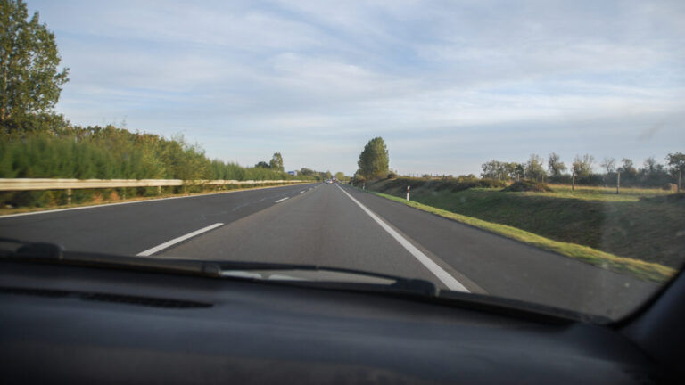 Egyre rosszabbul látunk ki az új autókból